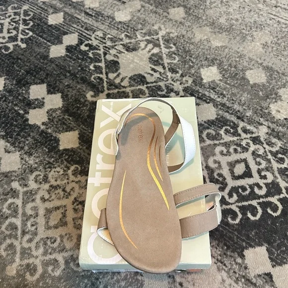 Aetrex Women’s 38 Gabby Sandal - Picture 4 of 5